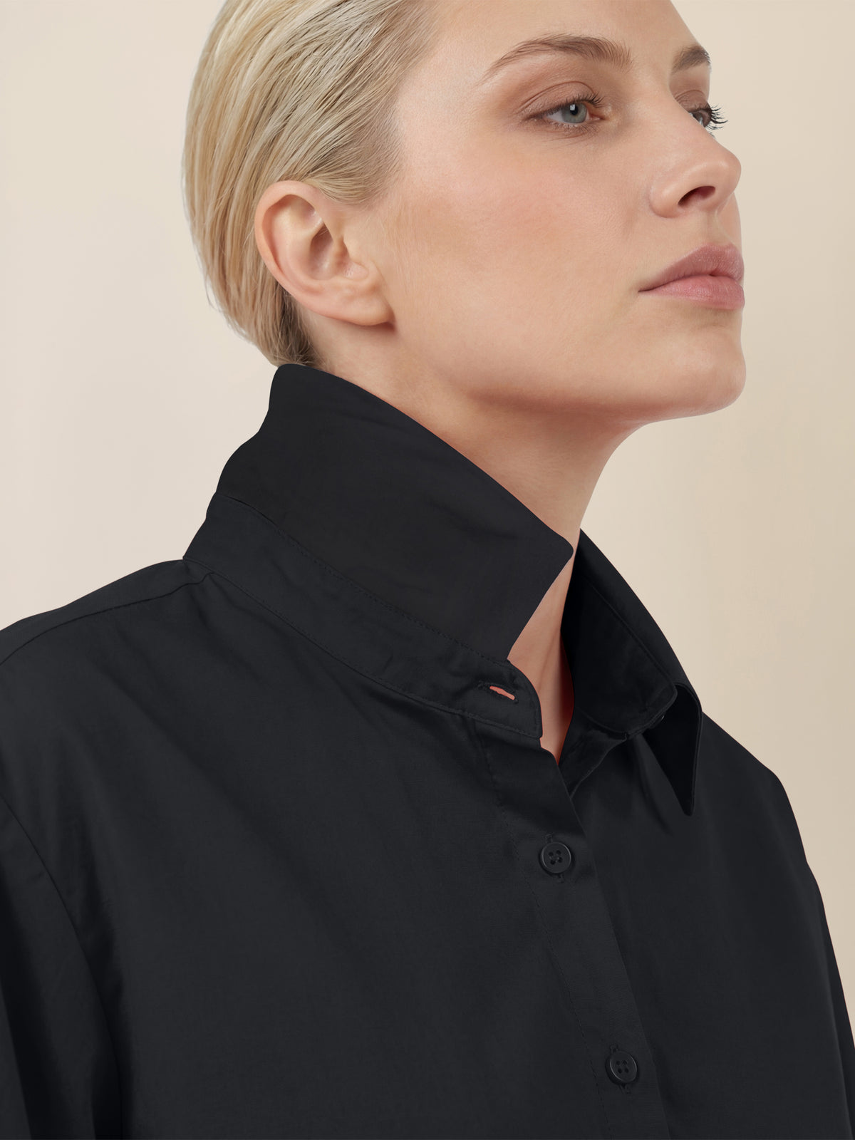 APART Oversize-Bluse mit Ballonärmeln und Hemdkragen | schwarz