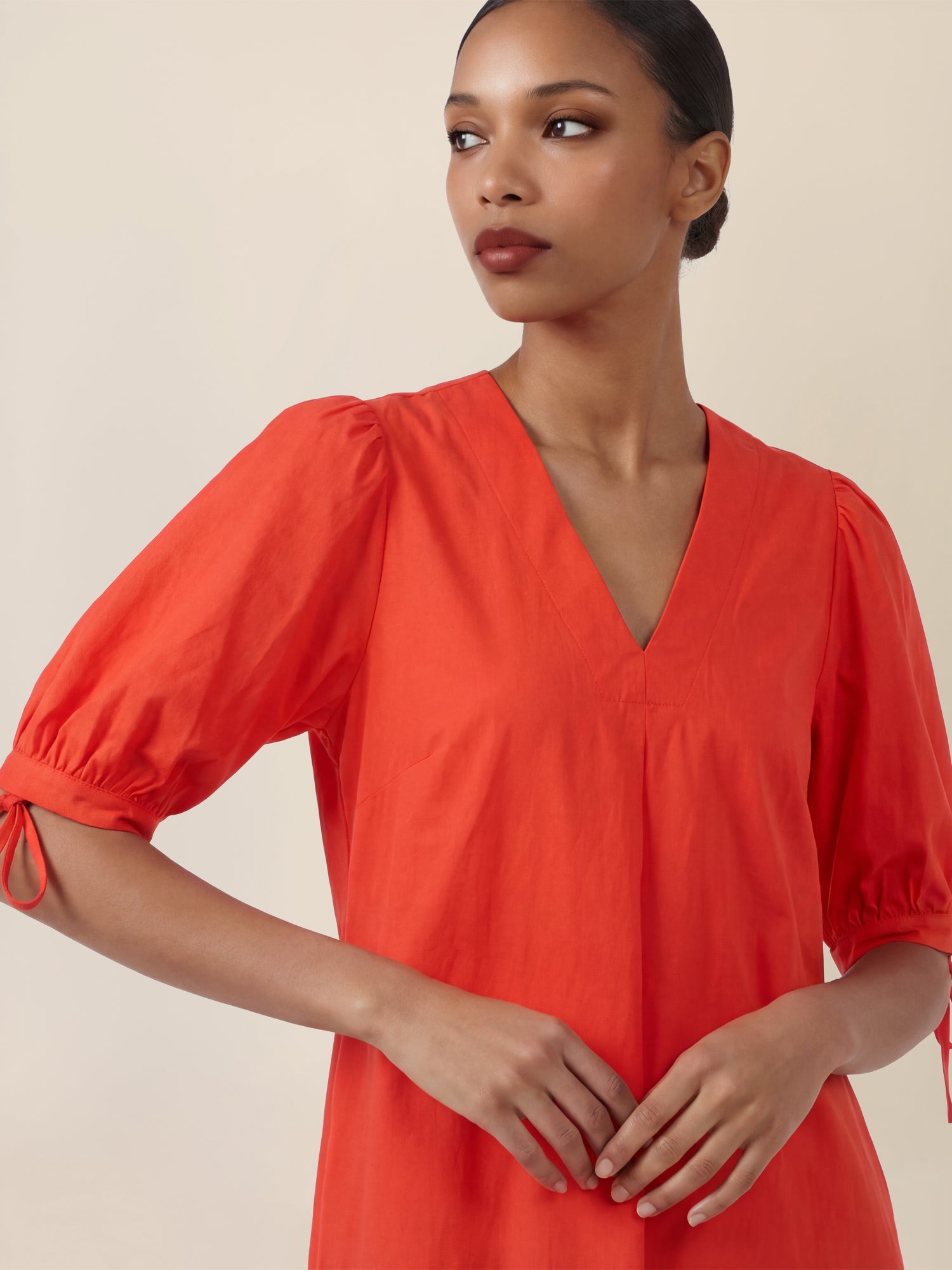 APART Kleid mit Puffärmeln und V-Ausschnitt | orange