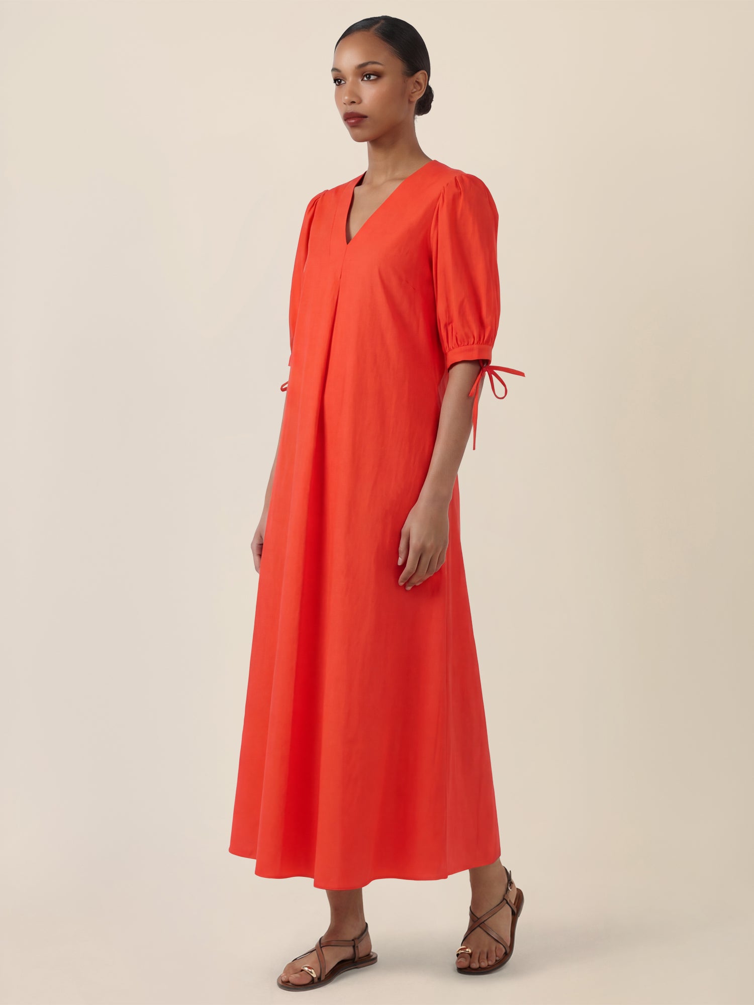 APART Kleid mit Puffärmeln und V-Ausschnitt | orange