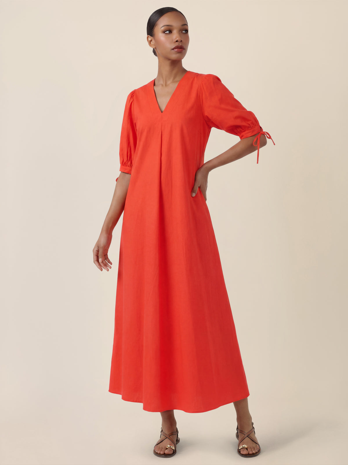 APART Kleid mit Puffärmeln und V-Ausschnitt | orange