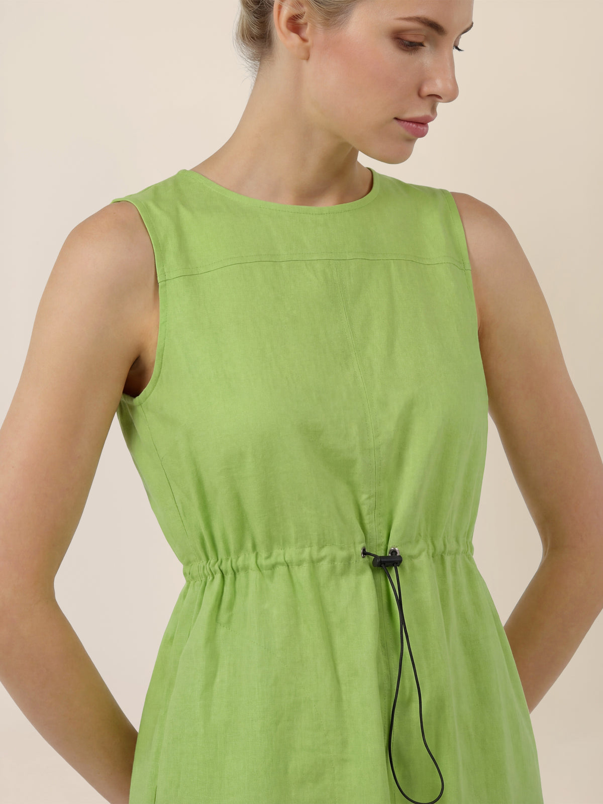 APART Ärmelloses Kleid mit Kordelzug-Taille | apfelgrün