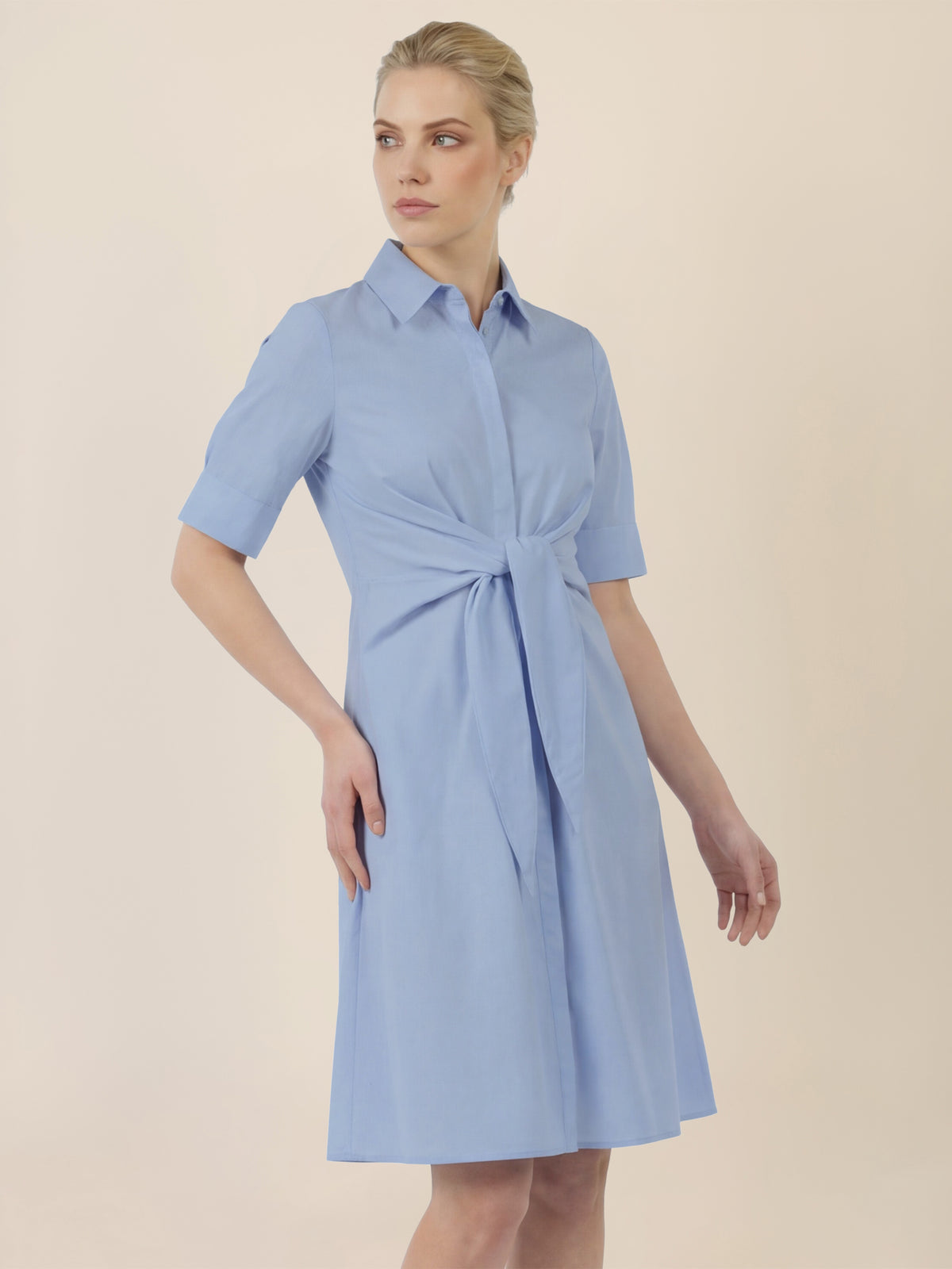 APART Kleid mit Bindegürtel und Hemdblusenkragen | hellblau