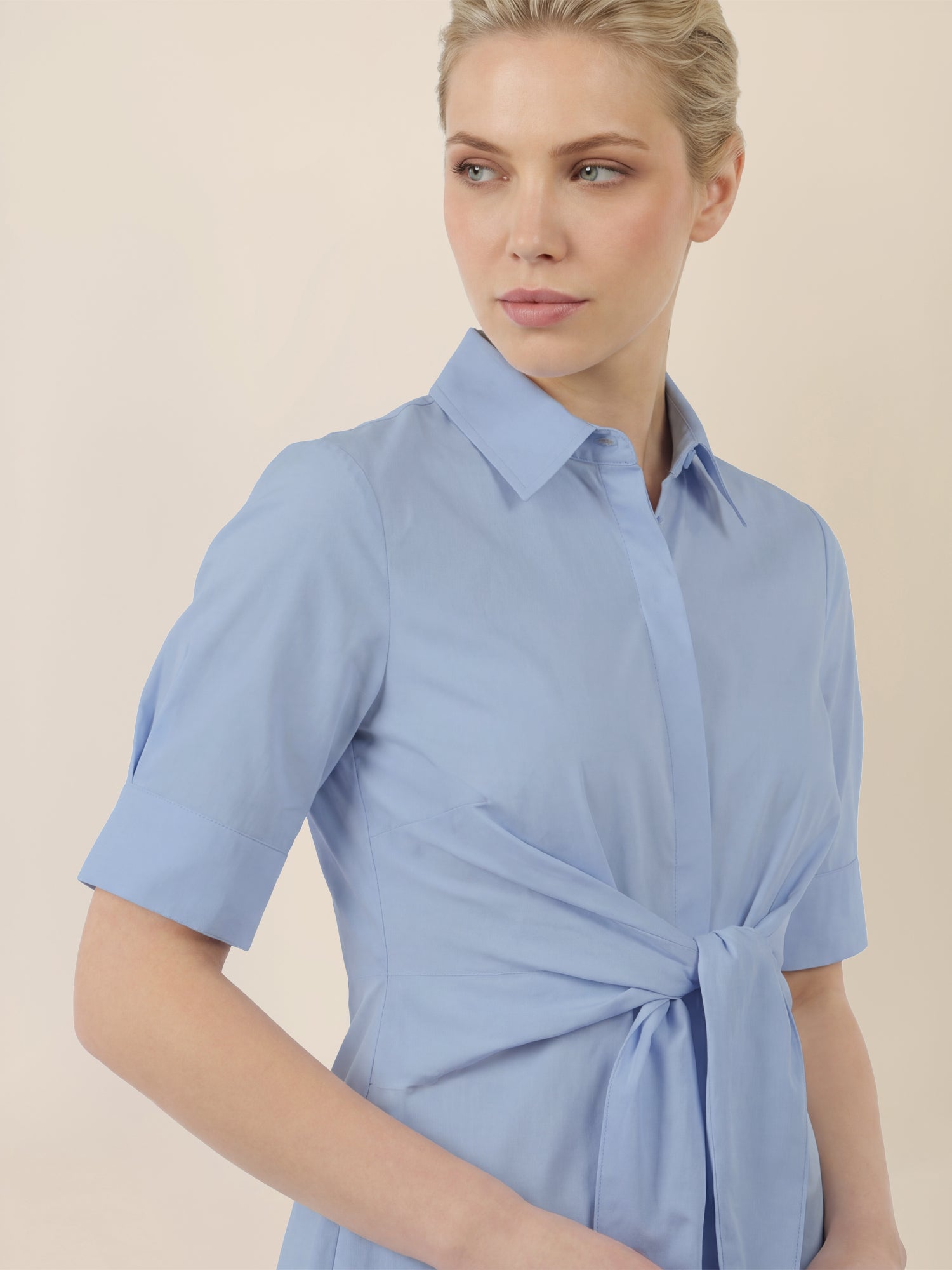 APART Kleid mit Bindegürtel und Hemdblusenkragen | hellblau