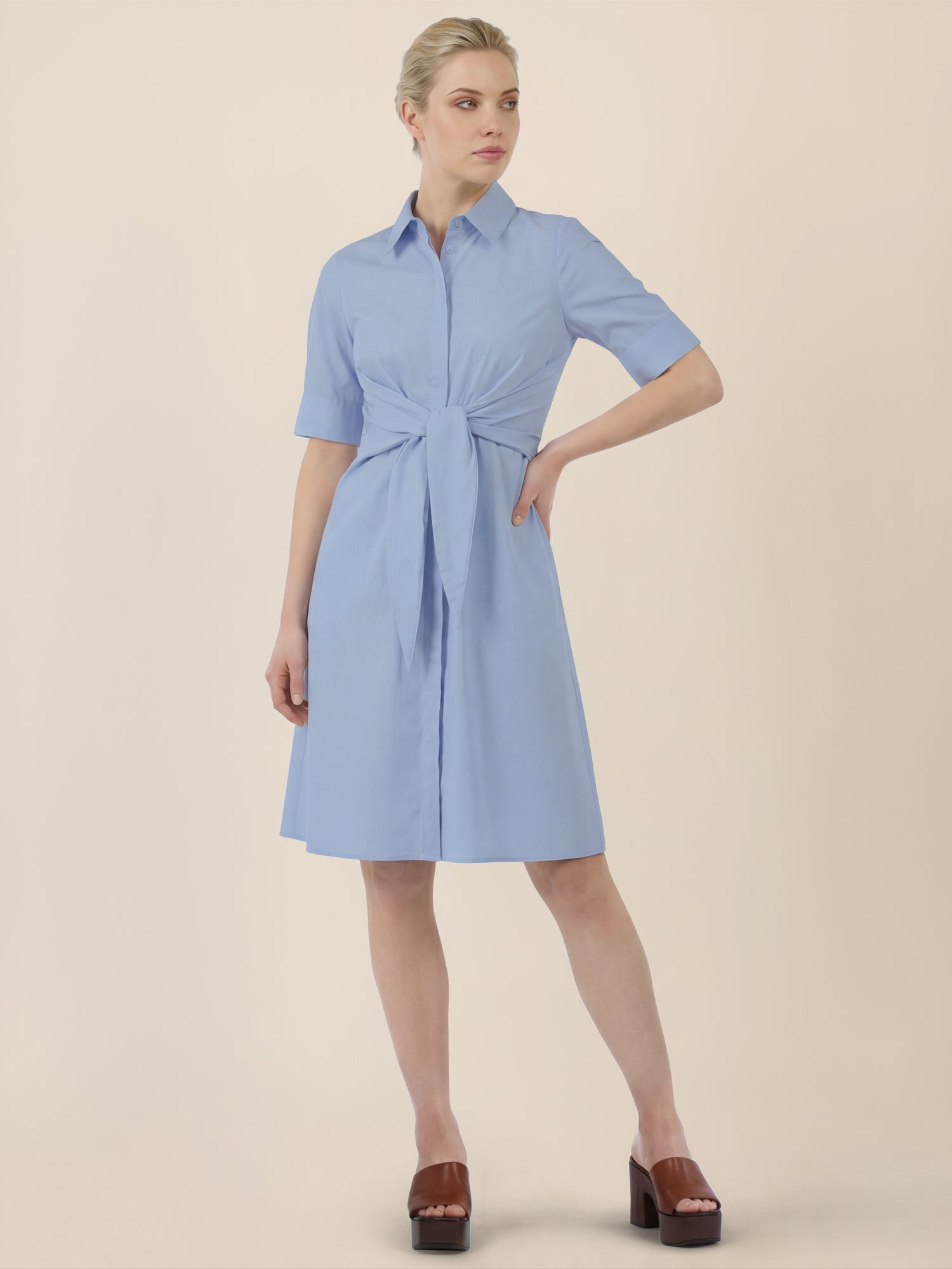 APART Kleid mit Bindegürtel und Hemdblusenkragen | hellblau