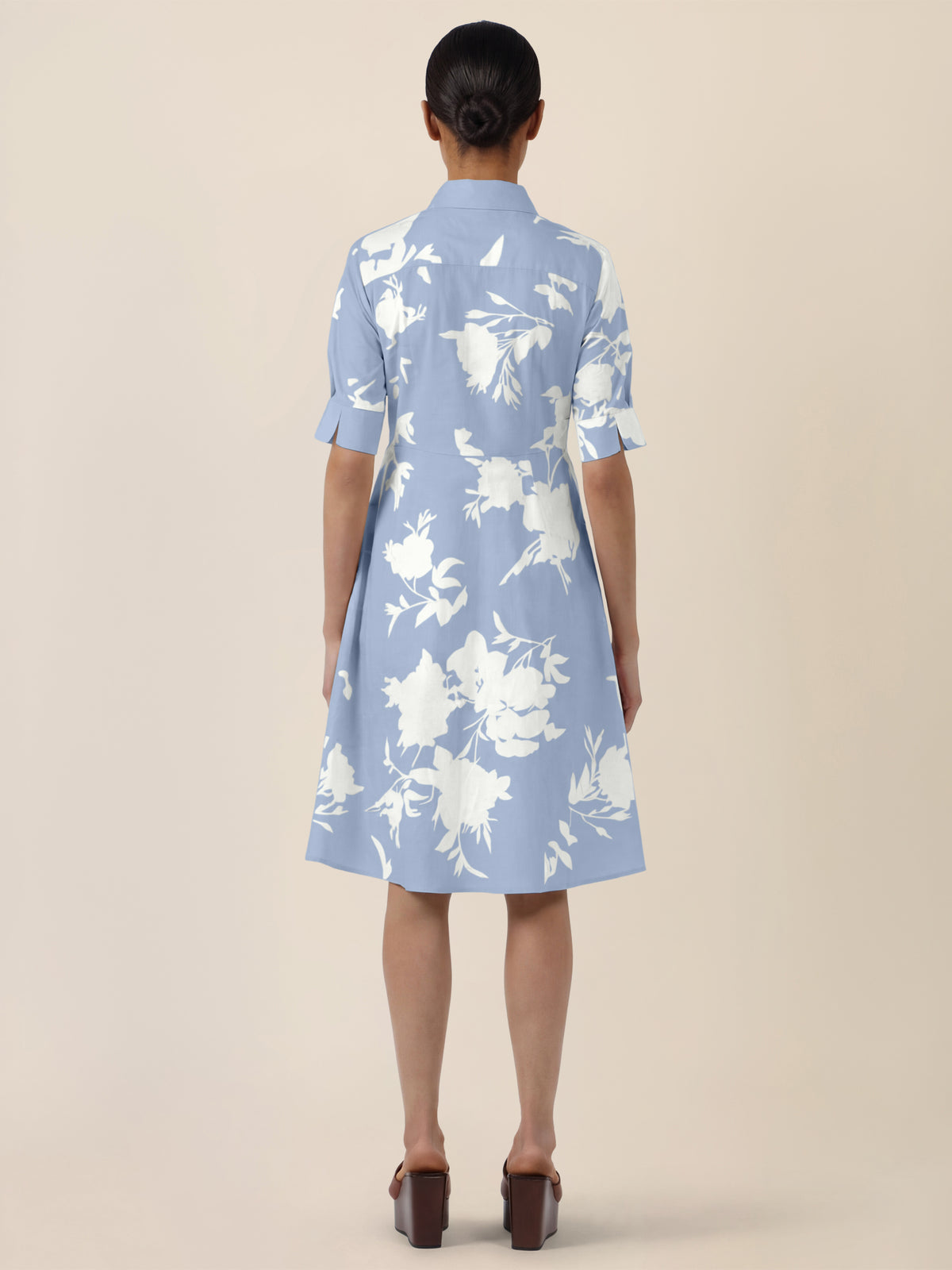 APART Kleid mit Bindegürtel und floralem Muster | hellblau-creme