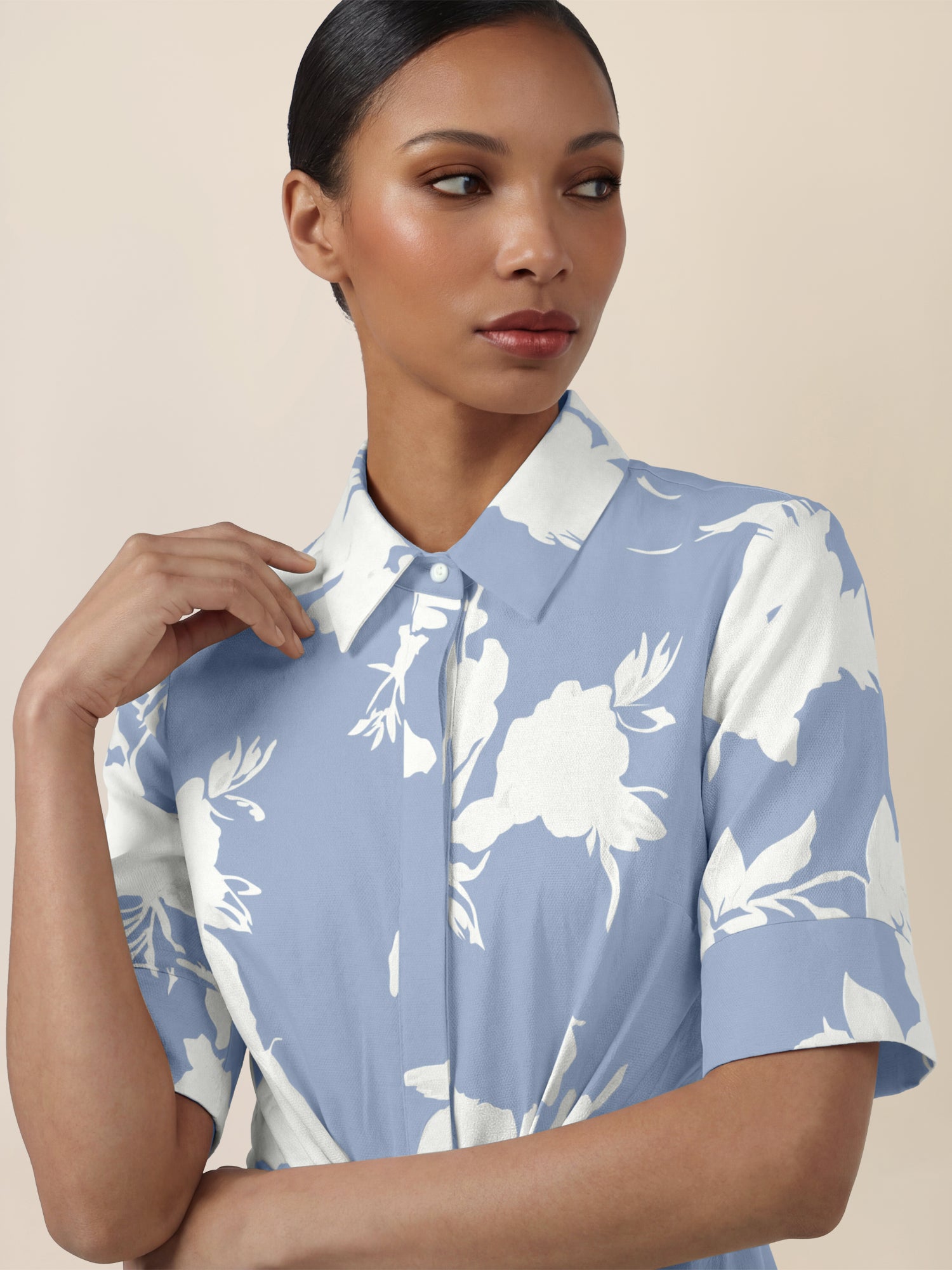 APART Kleid mit Bindegürtel und floralem Muster | hellblau-creme