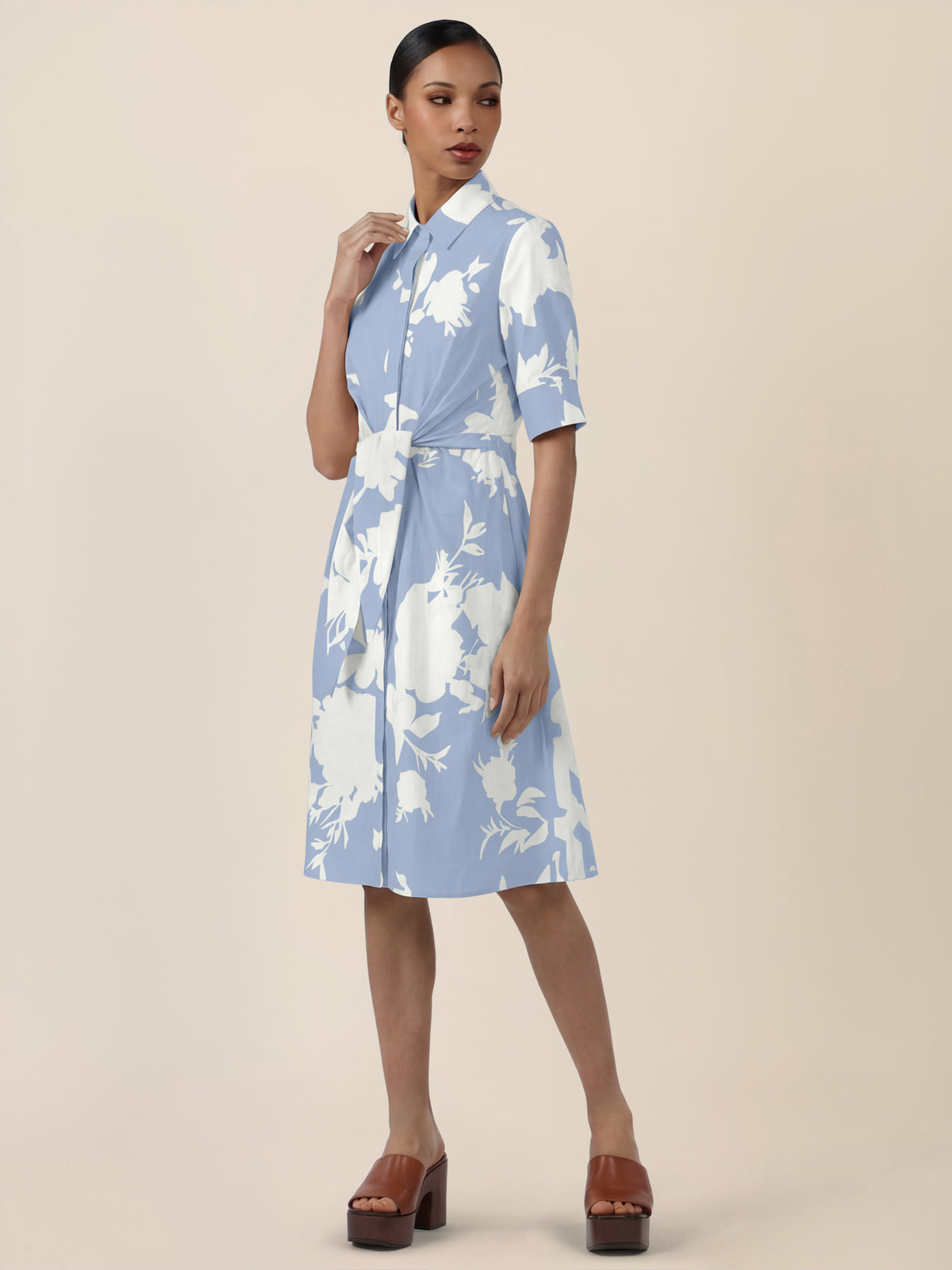 APART Kleid mit Bindegürtel und floralem Muster | hellblau-creme