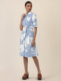 APART Kleid mit Bindegürtel und floralem Muster | hellblau-creme