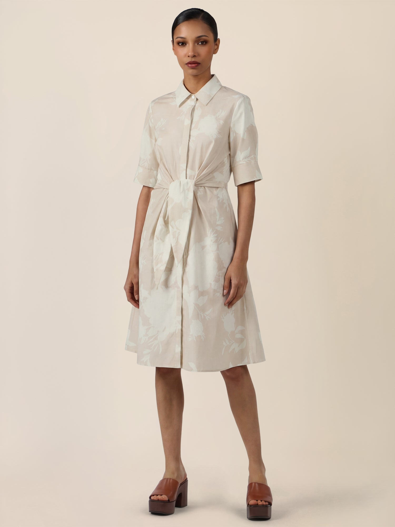 APART Kleid mit Bindegürtel und floralem Muster | beige-creme