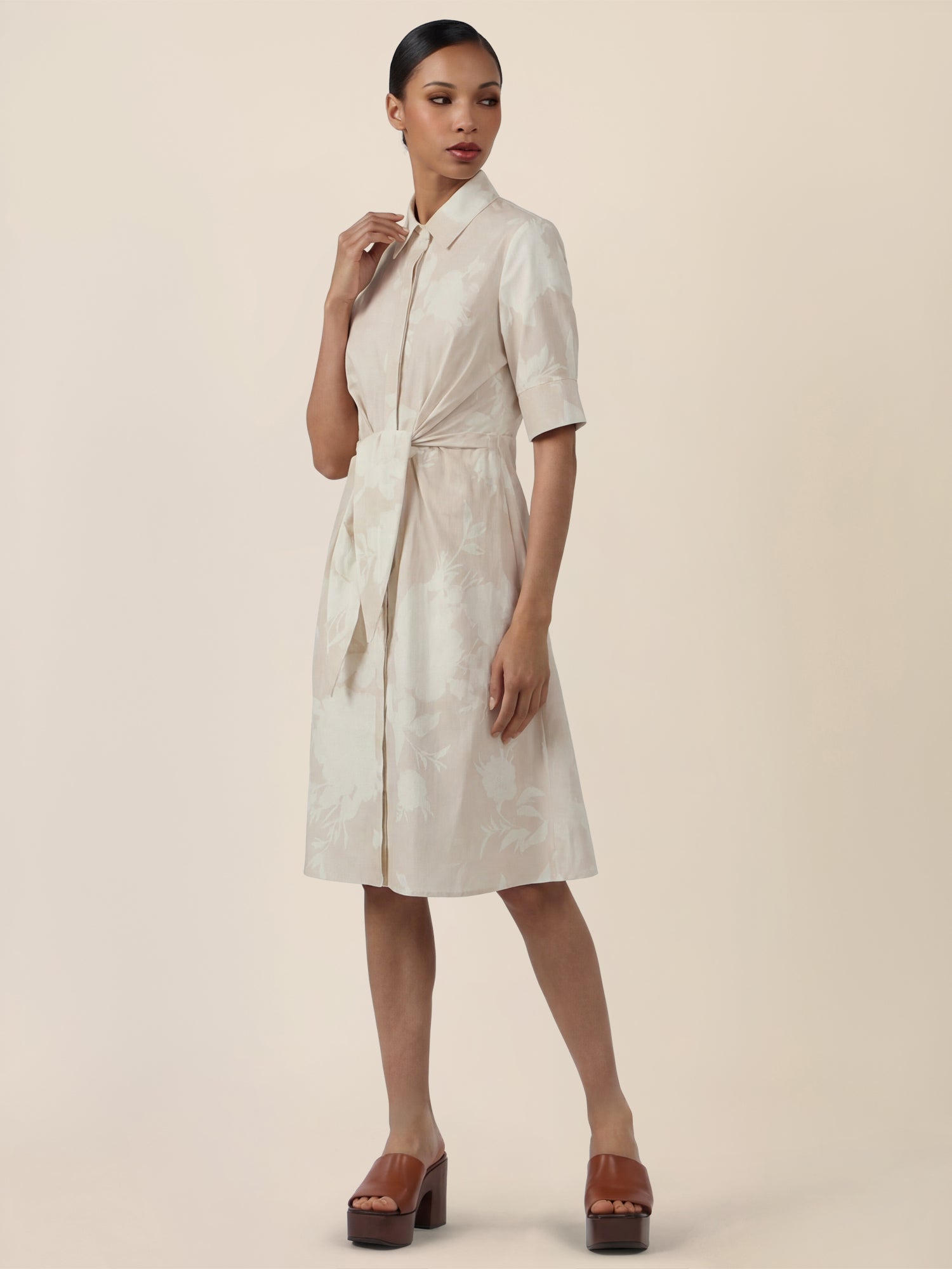 APART Kleid mit Bindegürtel und floralem Muster | beige-creme