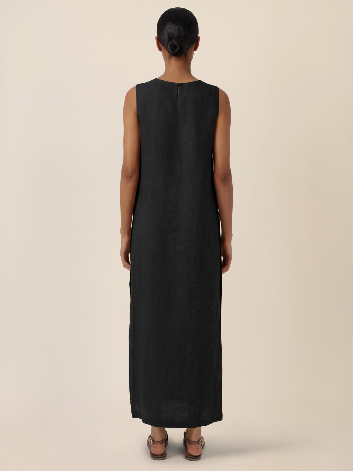 APART Leinenkleid mit seitlicher Knopfleiste | schwarz