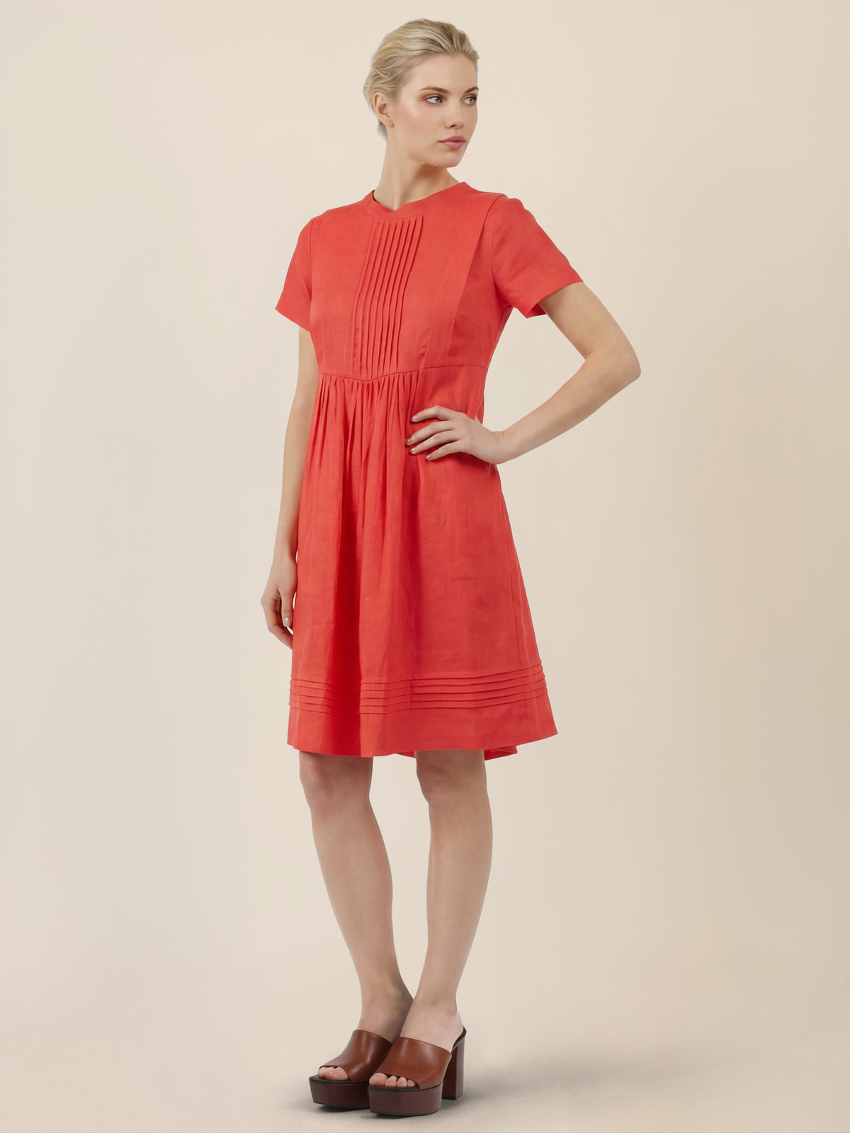 APART Luftiges Leinenkleid mit Zierfalten | orange