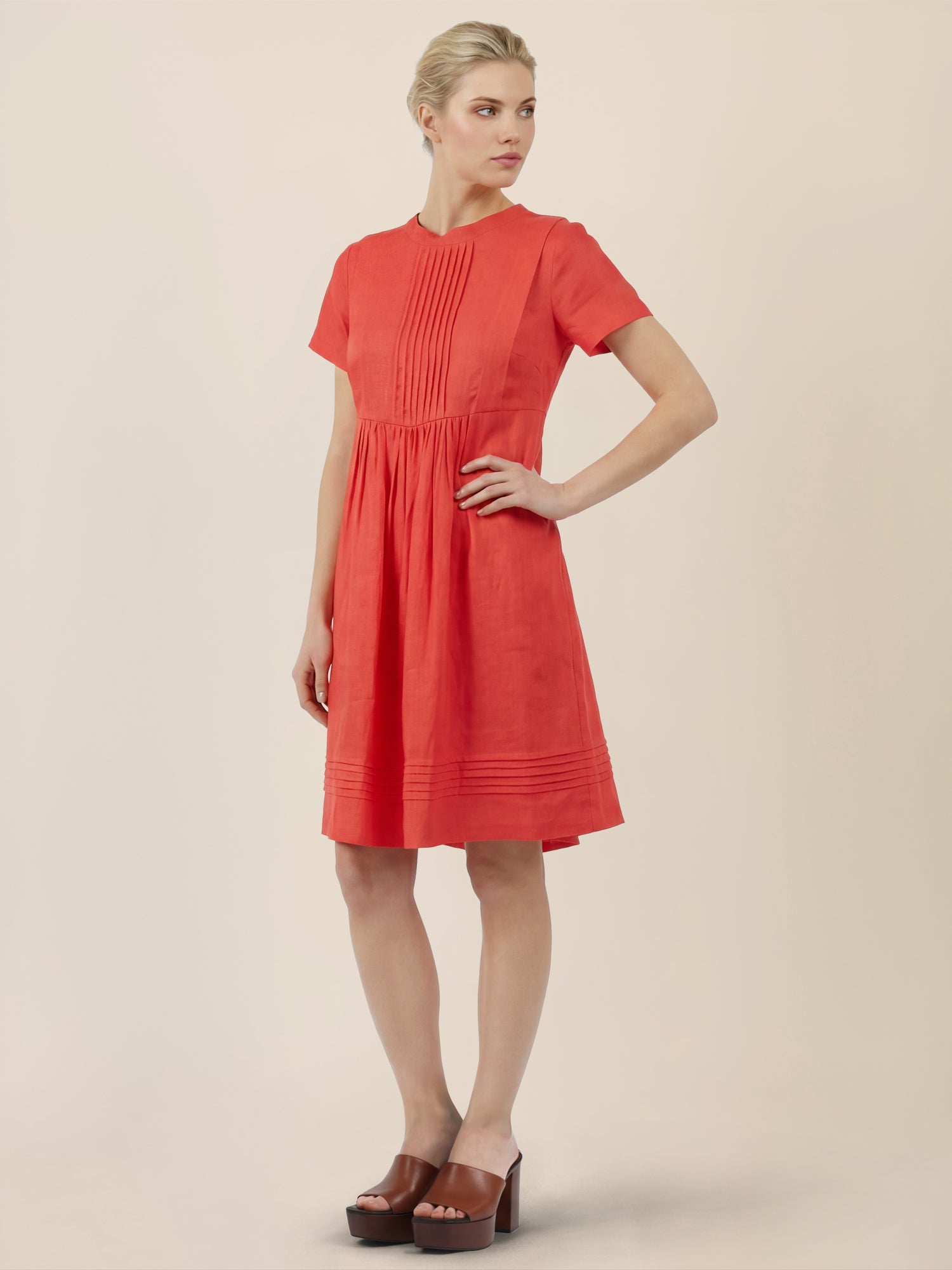 APART Luftiges Leinenkleid mit Zierfalten | orange