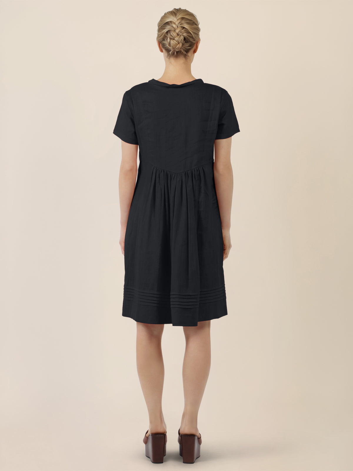 APART Luftiges Leinenkleid mit Zierfalten | schwarz