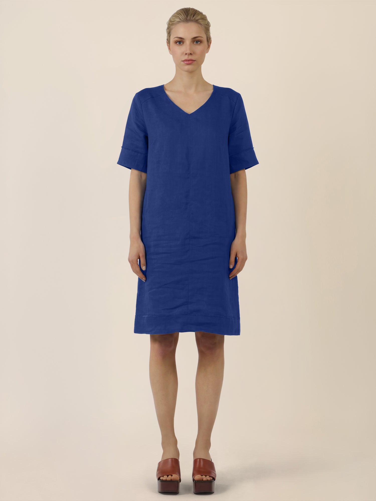 APART Locker geschnittenes Leinenkleid mit V-Ausschnitt | royalblau