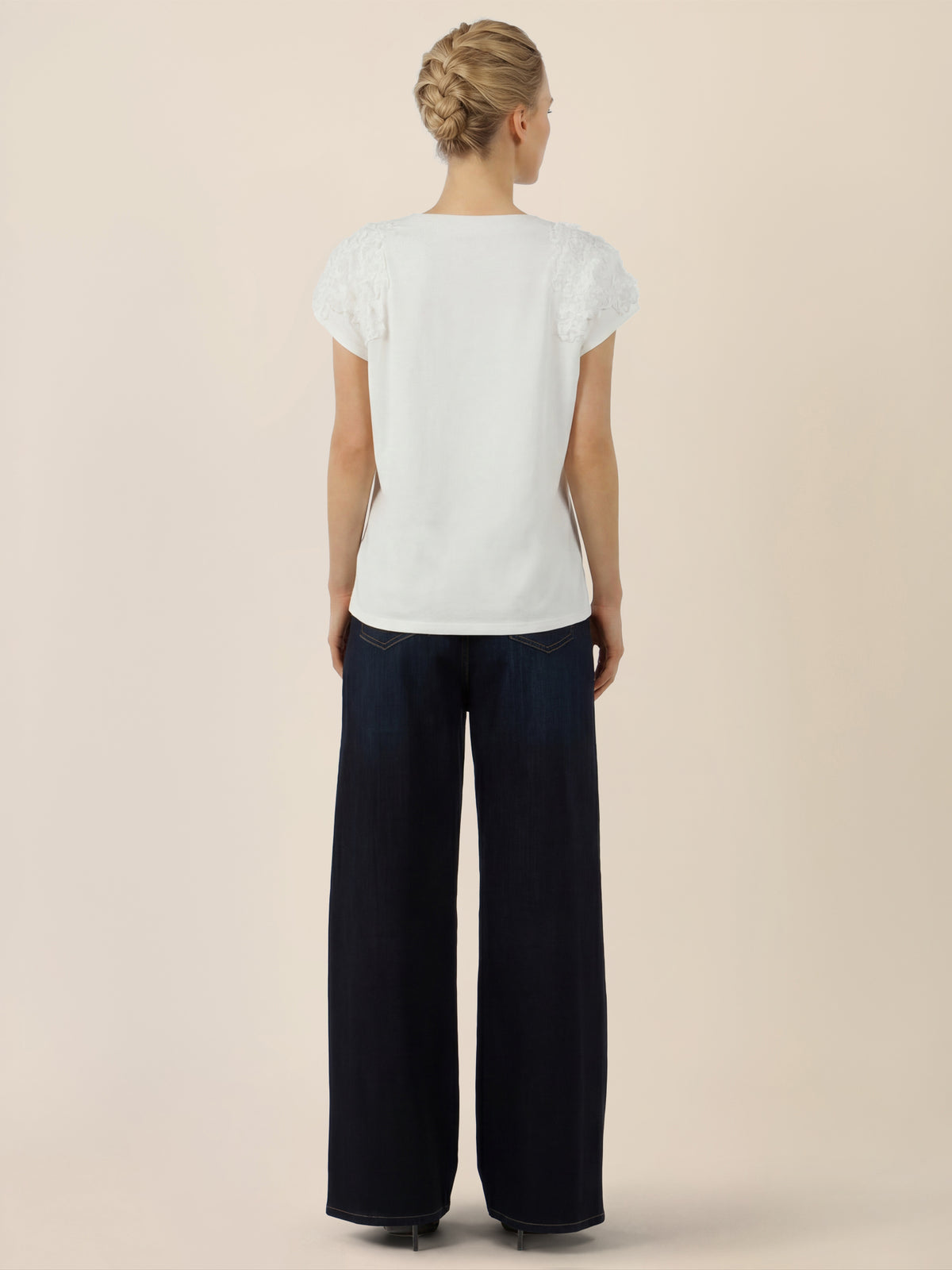 APART Shirt mit V-Ausschnitt und 3D-Blüten | creme