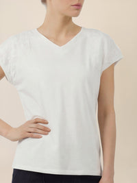 APART Shirt mit V-Ausschnitt und 3D-Blüten | creme