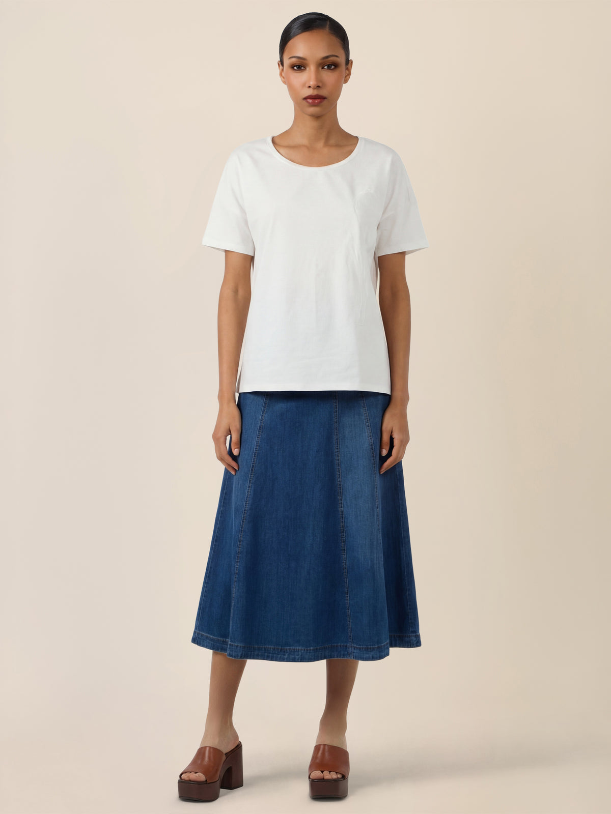 APART T-Shirt mit floraler Ton-in-Ton-Stickerei | creme