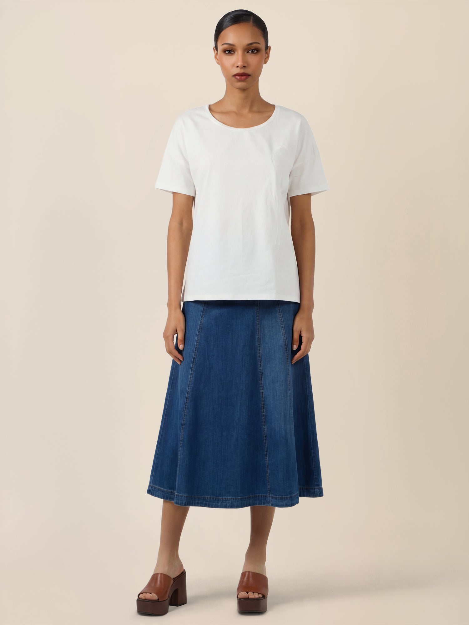 APART T-Shirt mit floraler Ton-in-Ton-Stickerei | creme