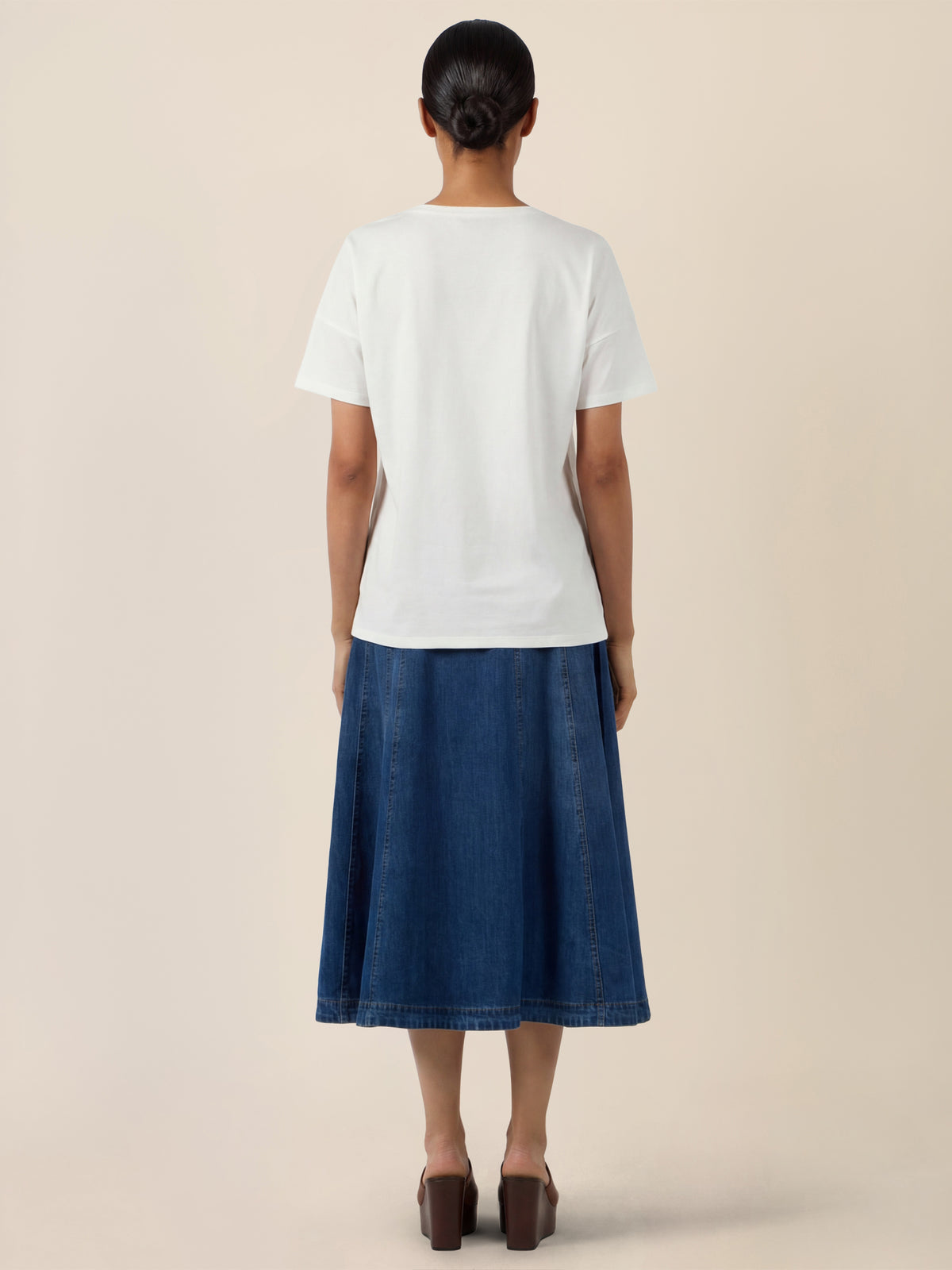 APART T-Shirt mit floraler Ton-in-Ton-Stickerei | creme