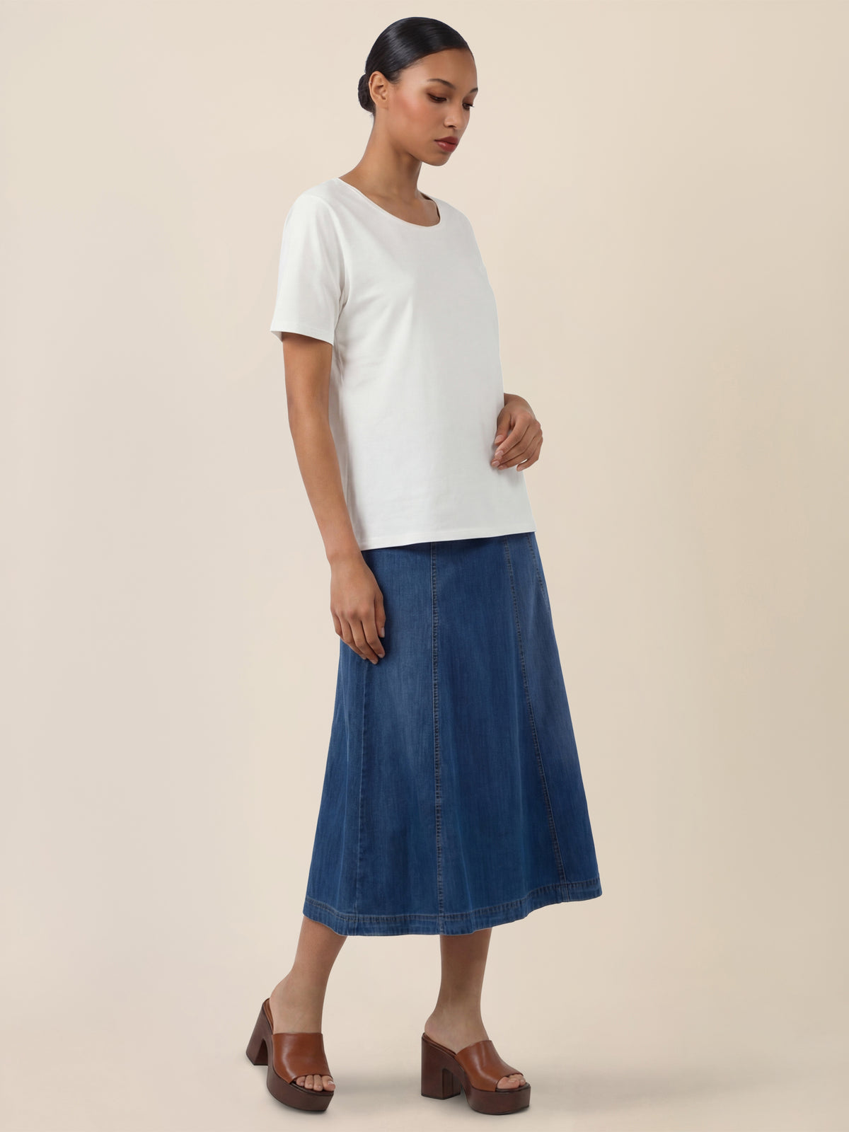 APART T-Shirt mit floraler Ton-in-Ton-Stickerei | creme