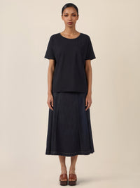 APART T-Shirt mit floraler Ton-in-Ton-Stickerei | schwarz