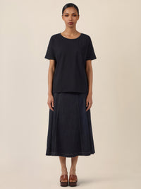 APART T-Shirt mit floraler Ton-in-Ton-Stickerei | schwarz