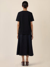 APART T-Shirt mit floraler Ton-in-Ton-Stickerei | schwarz