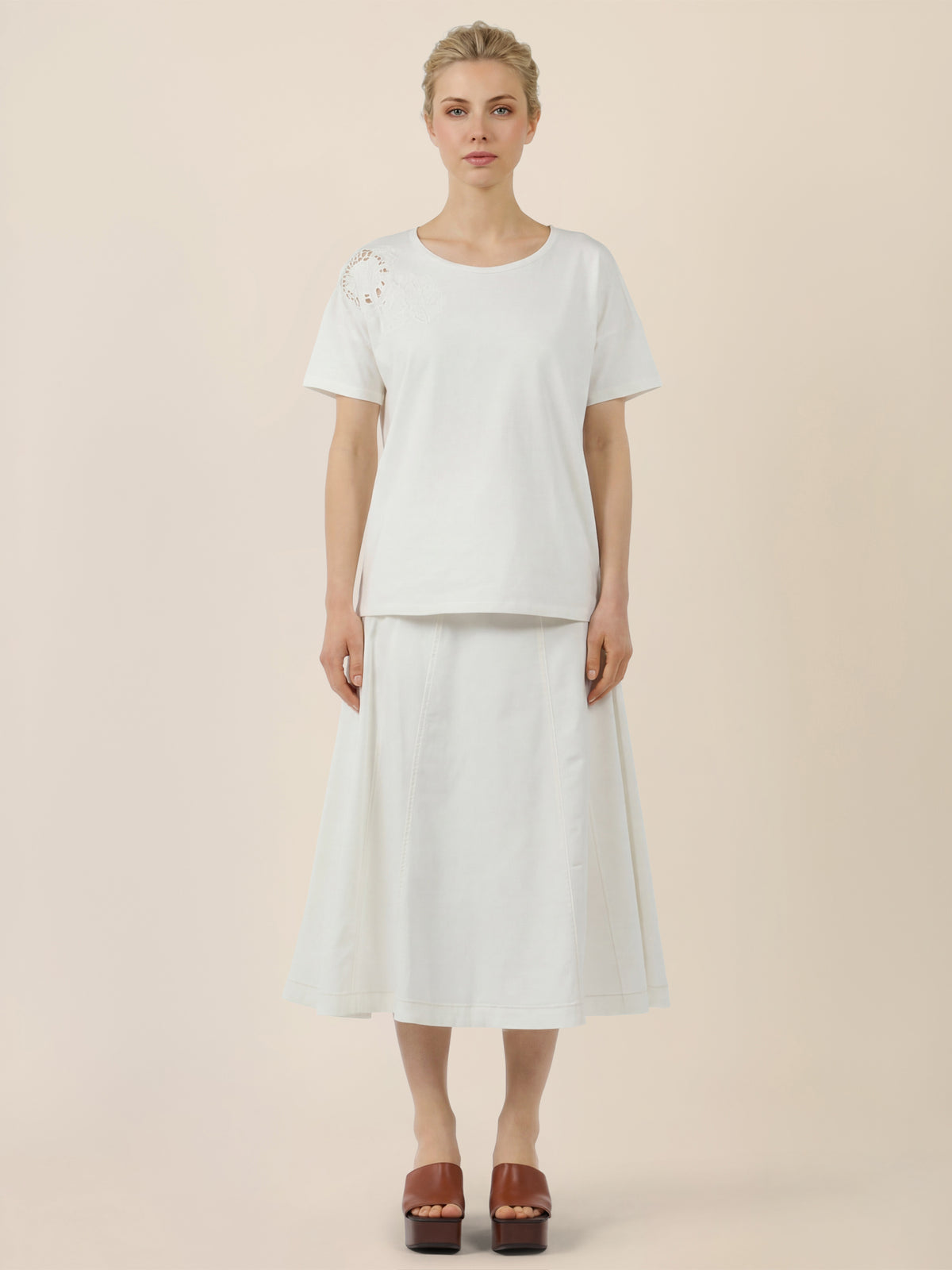 APART T-Shirt mit floraler Spitze auf der Schulter | creme