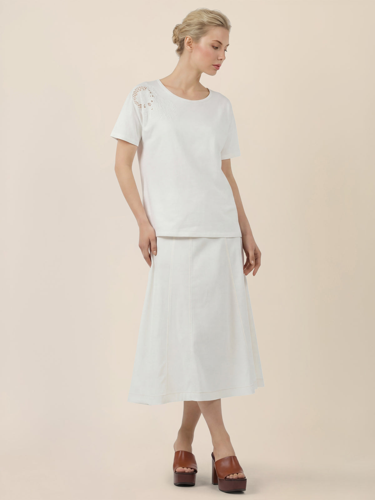 APART T-Shirt mit floraler Spitze auf der Schulter | creme