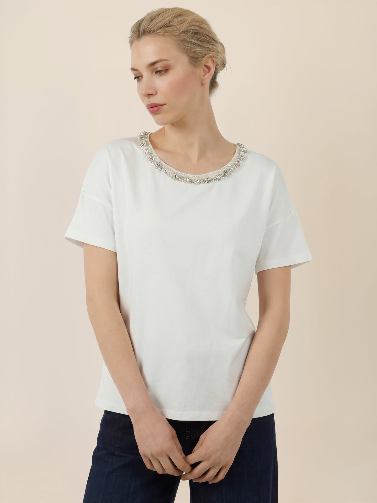 APART T-Shirt mit funkelndem Schmuckkragen | creme