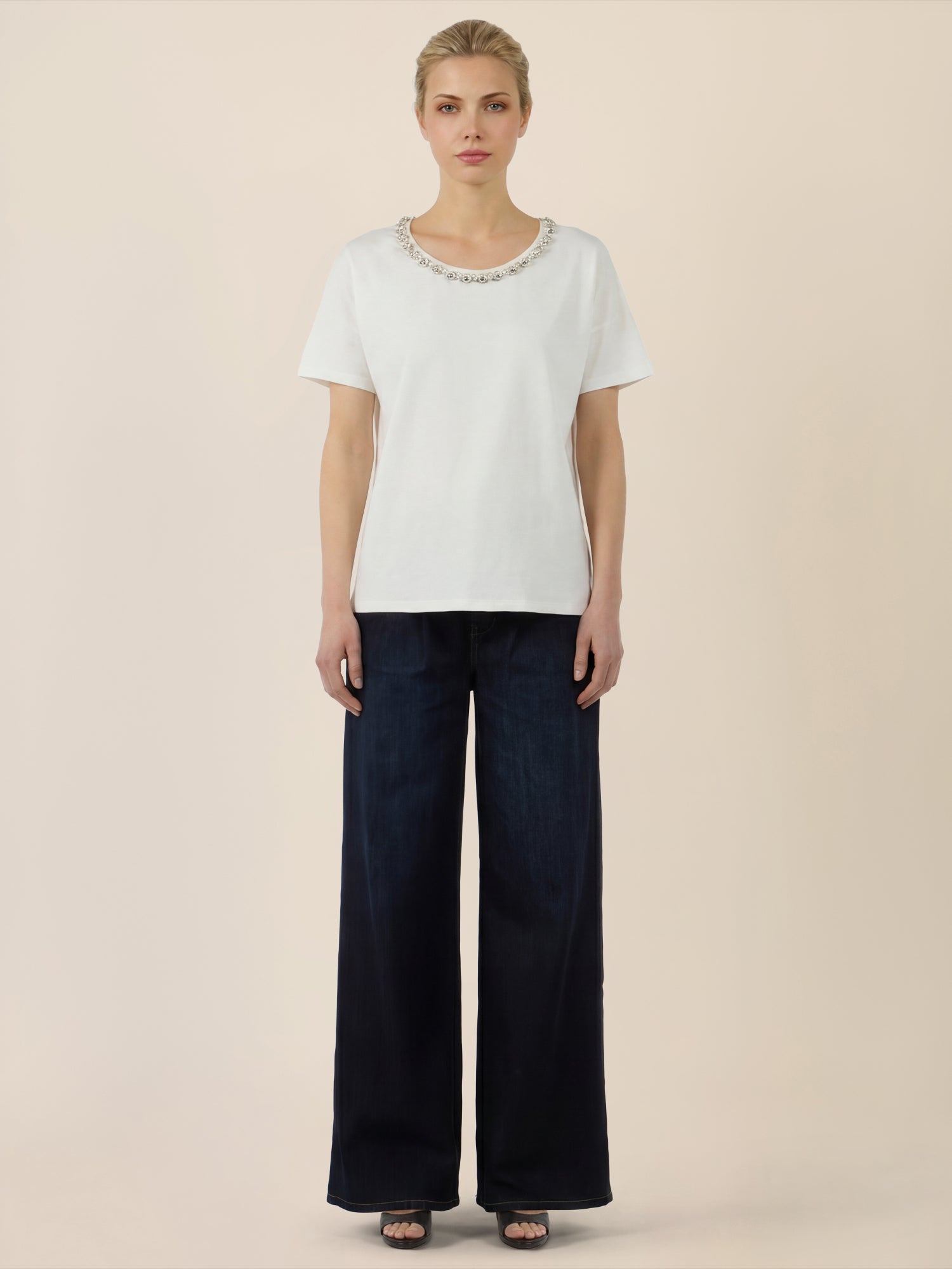 APART T-Shirt mit funkelndem Schmuckkragen | creme