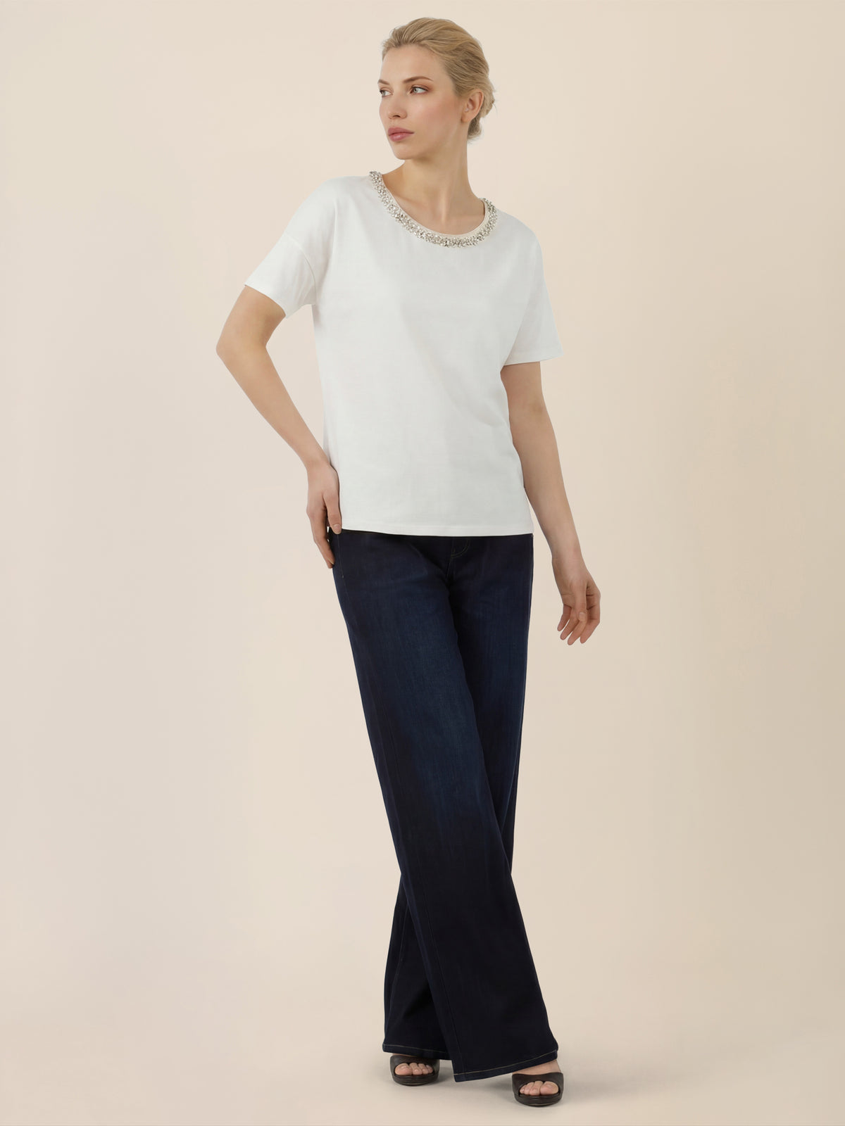 APART T-Shirt mit funkelndem Schmuckkragen | creme