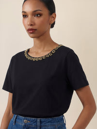 APART T-Shirt mit funkelndem Schmuckkragen | schwarz