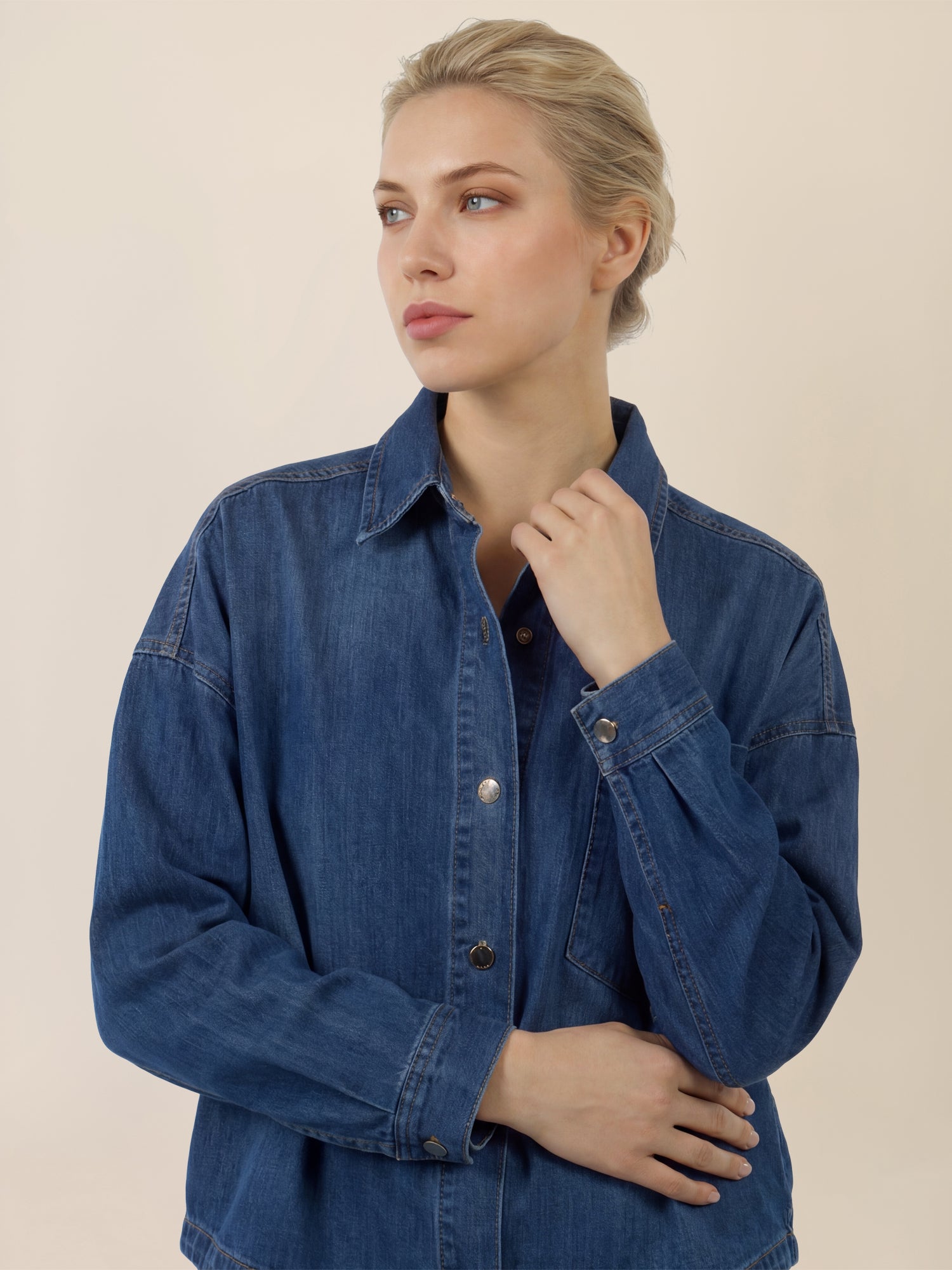 APART Oversized Jeansjacke mit Kontrastnähten | hellblau
