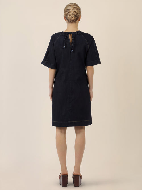 APART Gerade geschnittenes Jeanskleid mit Bindeband hinten | dunkelblau image 1