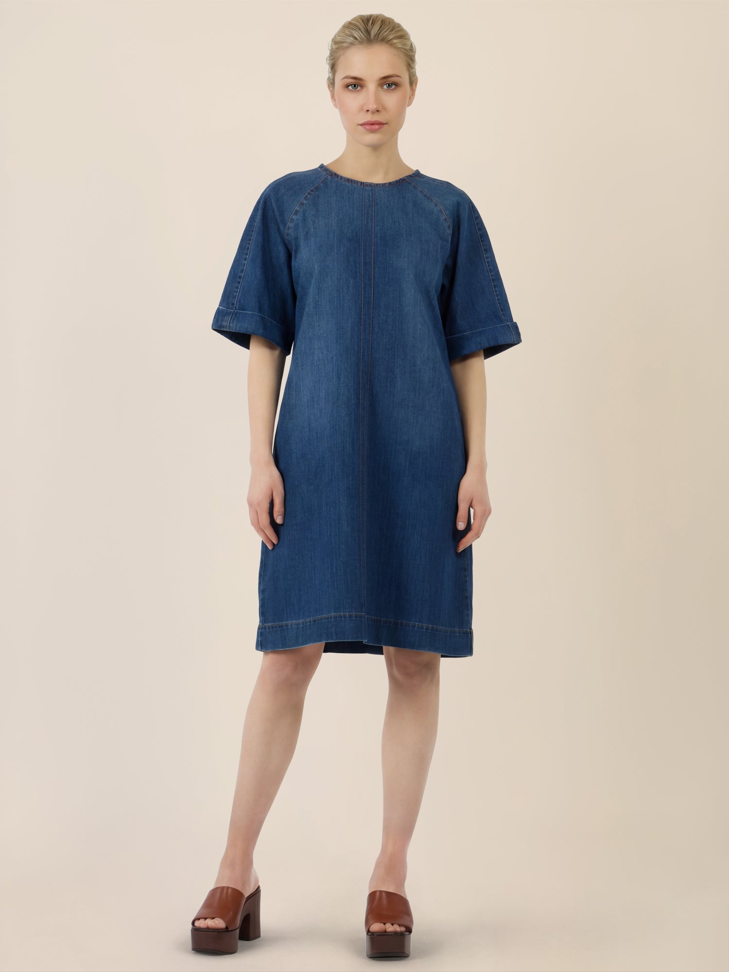 APART Gerade geschnittenes Jeanskleid mit Bindeband hinten | hellblau