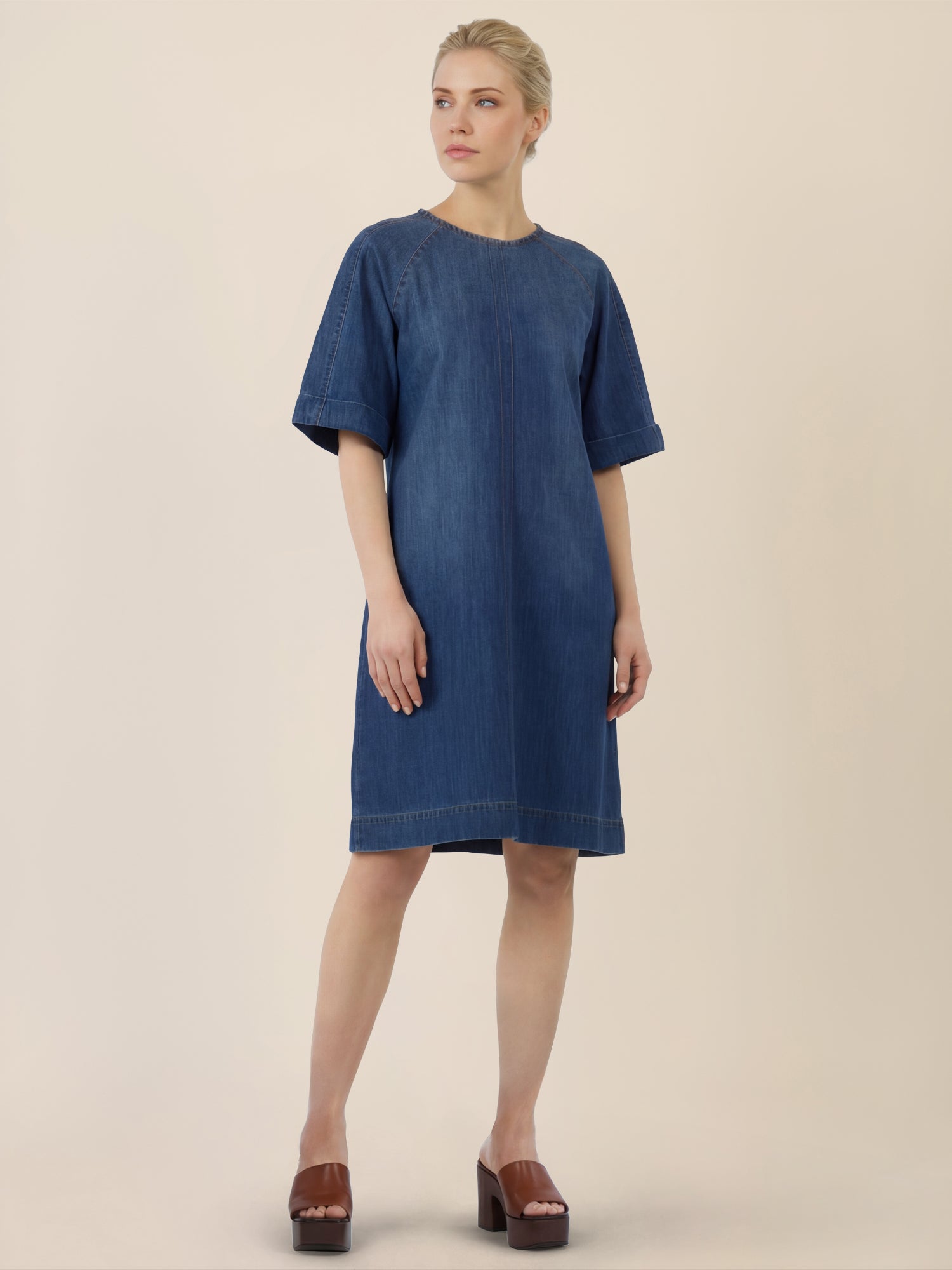 APART Gerade geschnittenes Jeanskleid mit Bindeband hinten | hellblau