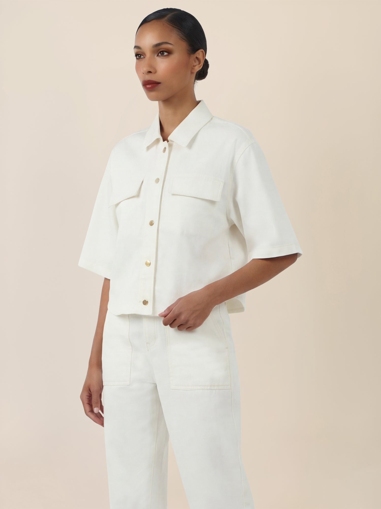 APART Kurzarm-Jeansjacke mit Druckknöpfen | creme