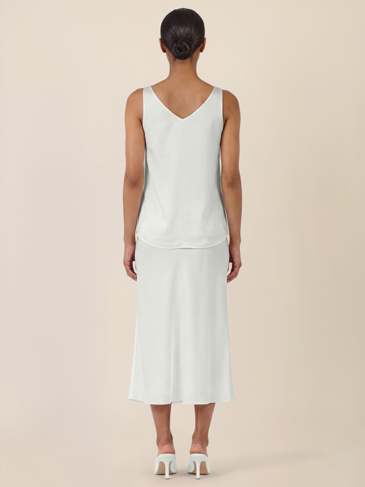 APART Ausgestellter Midirock in fließender Satin-Qualität | creme