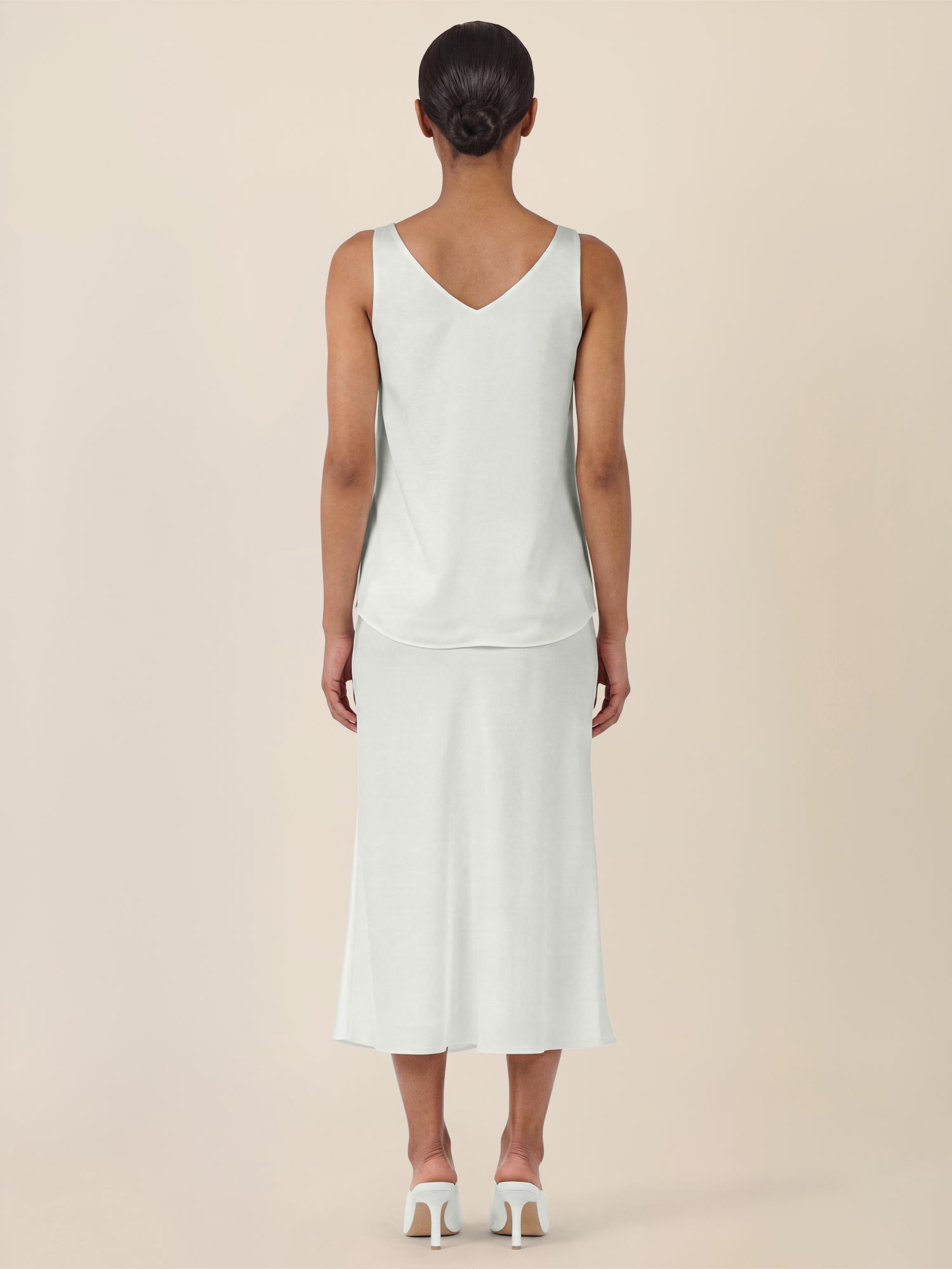 APART Ausgestellter Midirock in fließender Satin-Qualität | creme