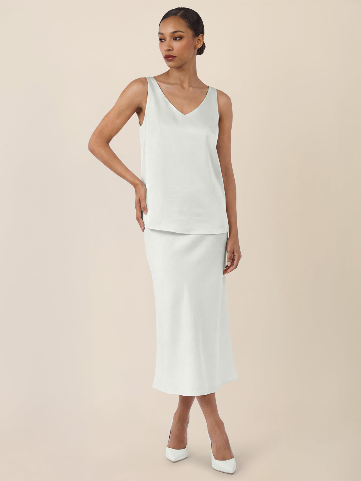 APART Ausgestellter Midirock in fließender Satin-Qualität | creme