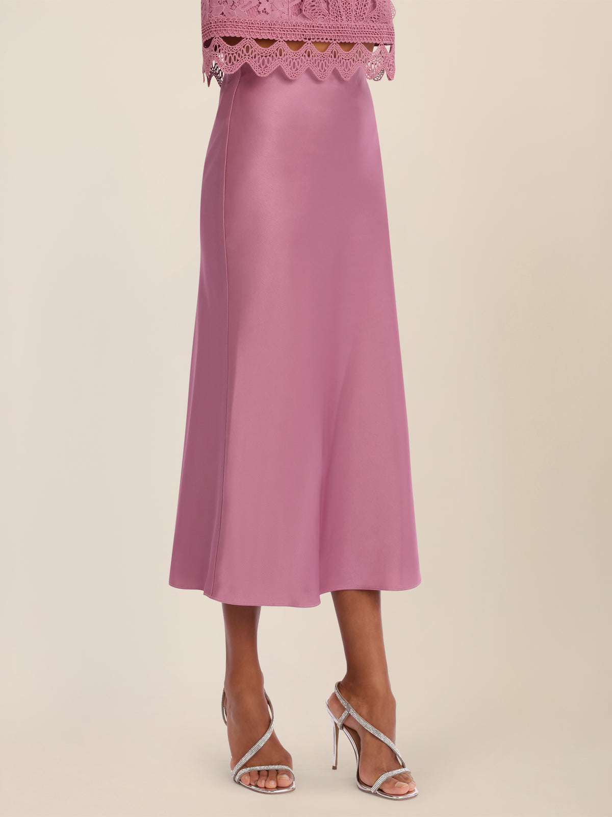 APART Ausgestellter Midirock in fließender Satin-Qualität | rosé