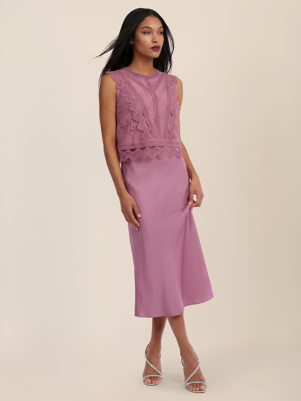 APART Ausgestellter Midirock in fließender Satin-Qualität | rosé