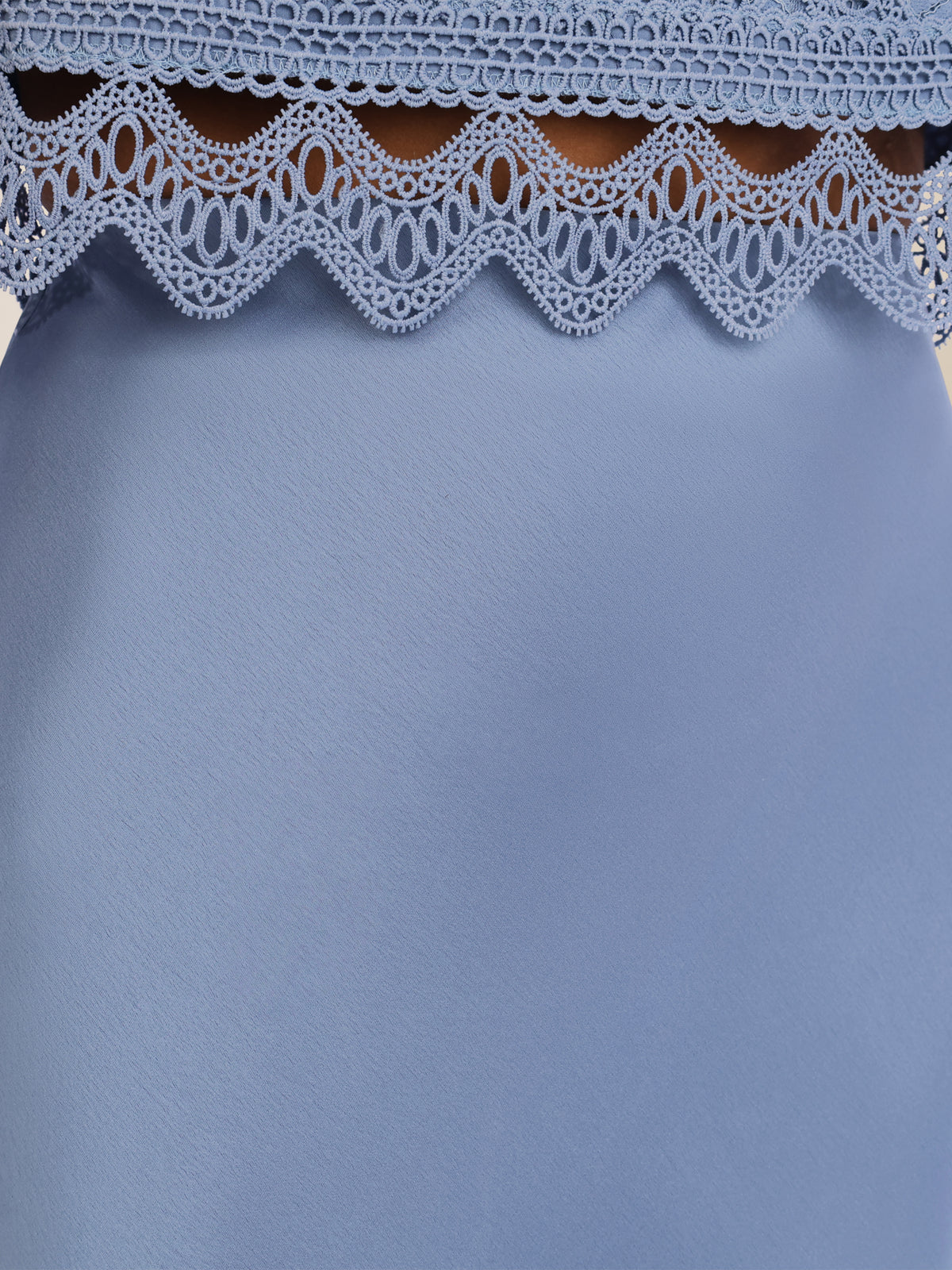 APART Ausgestellter Midirock in fließender Satin-Qualität | rauchblau