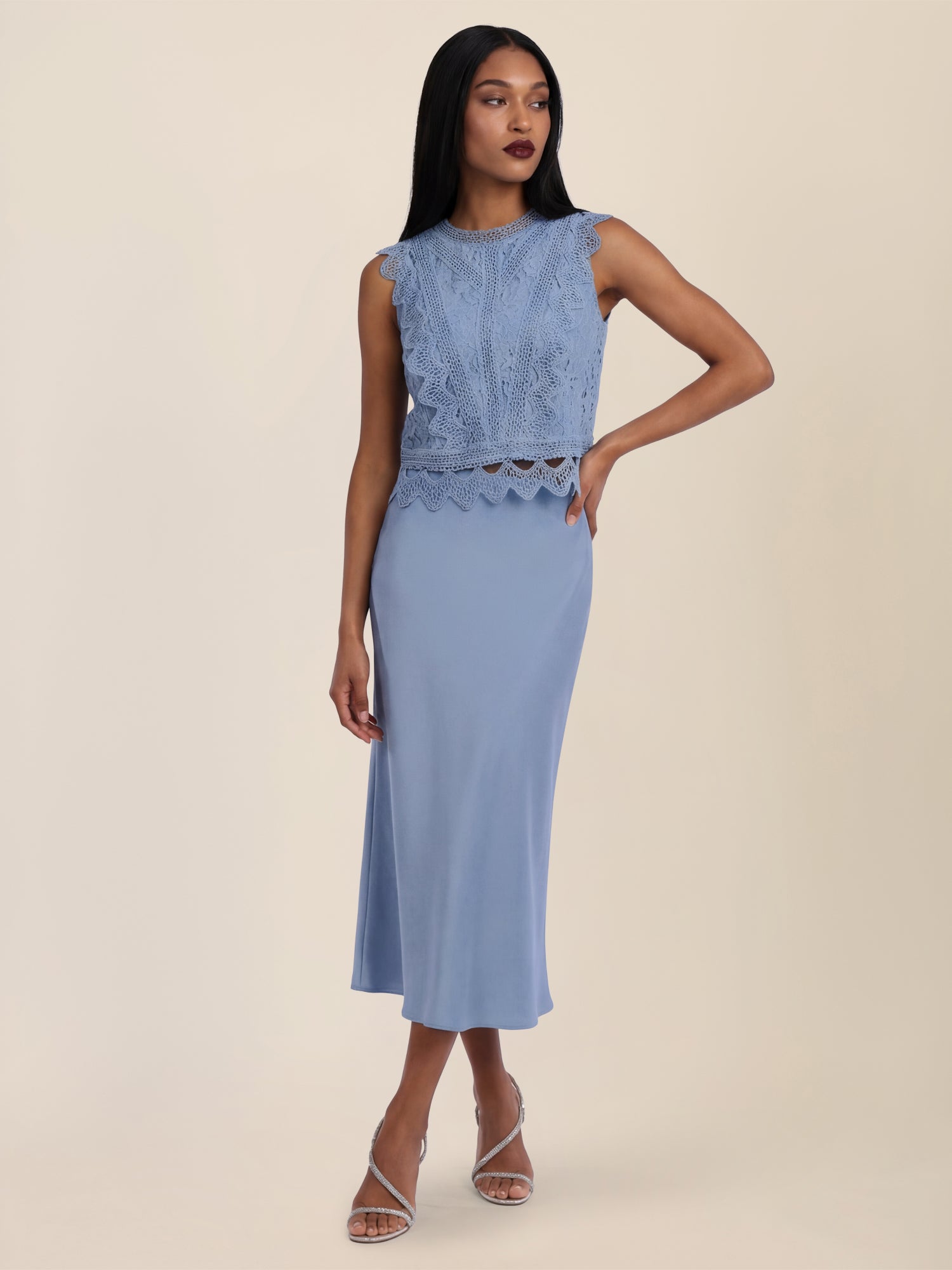 APART Ausgestellter Midirock in fließender Satin-Qualität | rauchblau