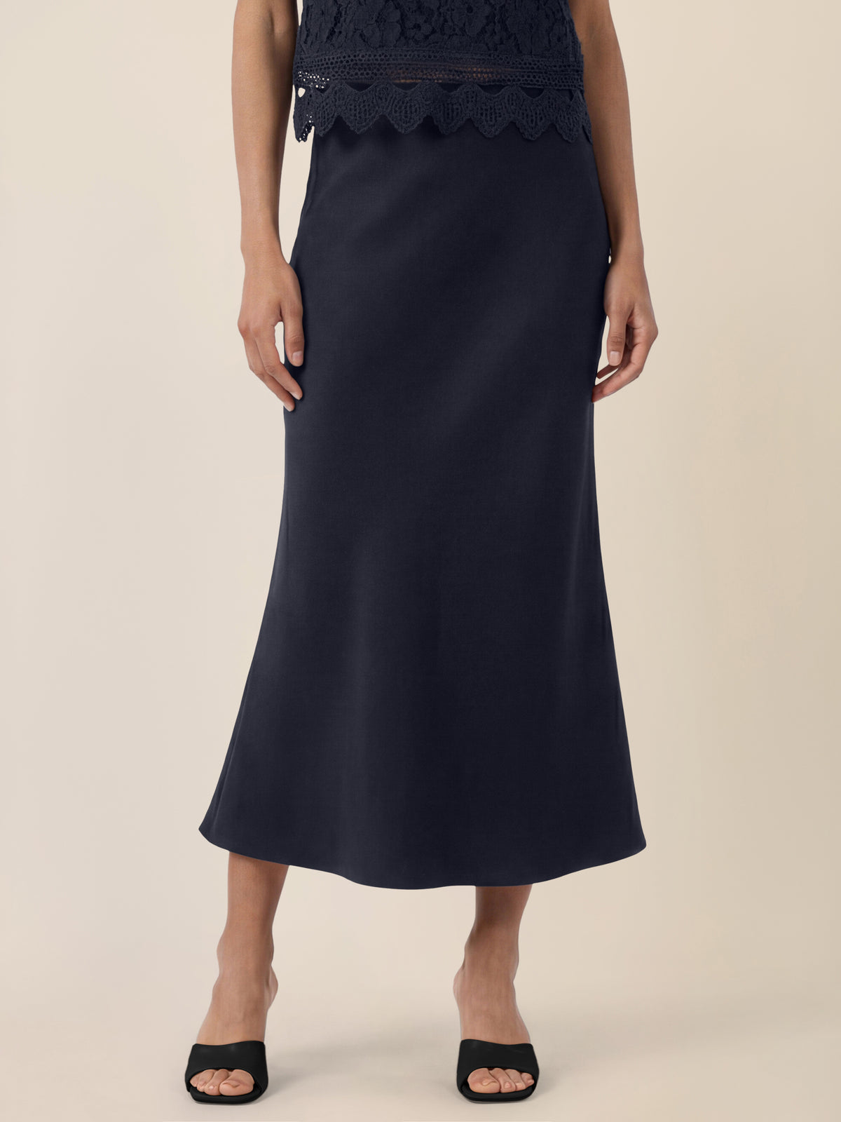 APART Ausgestellter Midirock in fließender Satin-Qualität | nachtblau