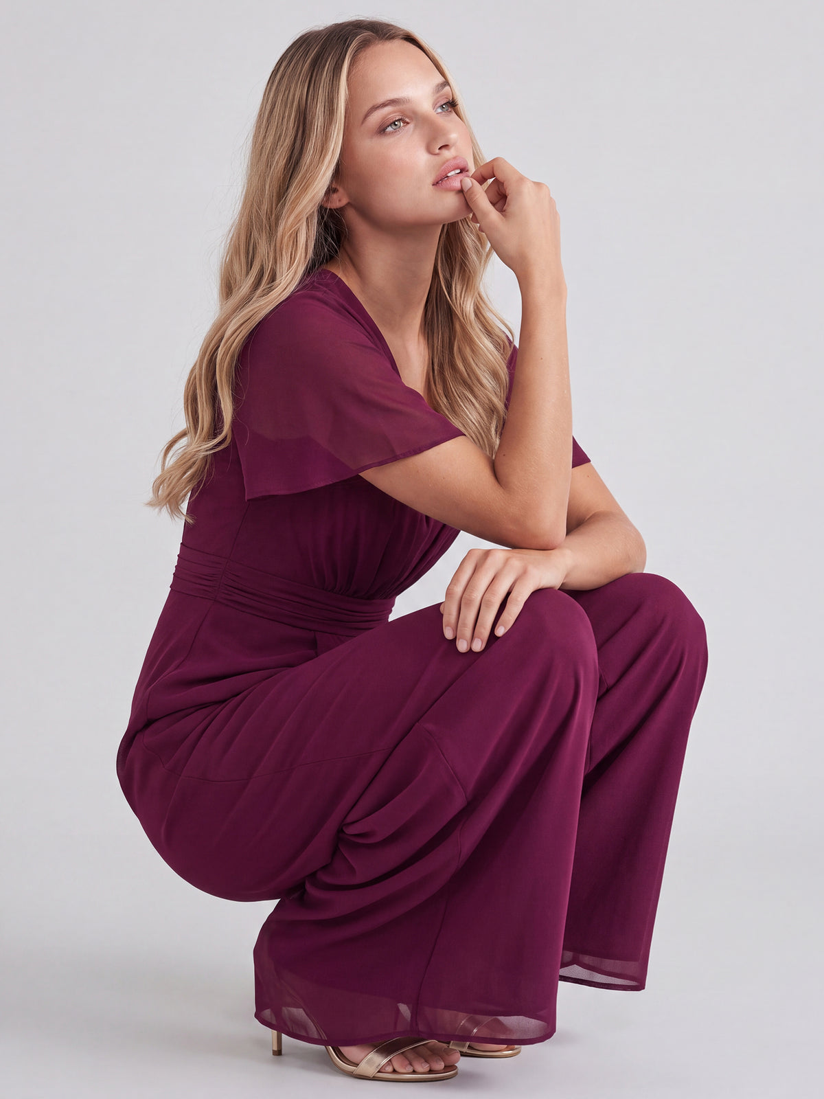APART Eleganter Chiffonoverall mit fließendem Beinverlauf | weinrot