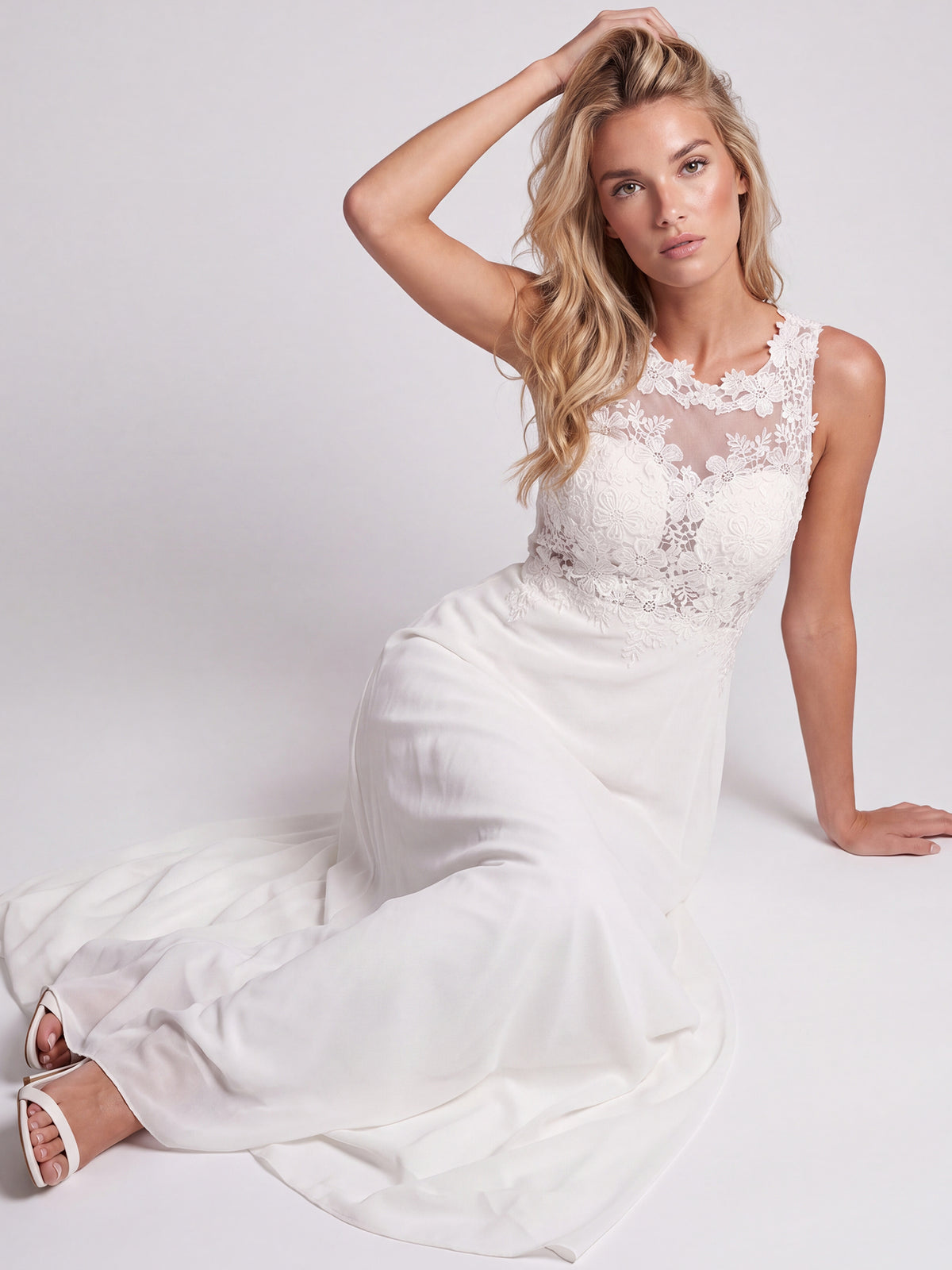 APART Abendkleid mit floraler Spitze und fließendem Rock | creme