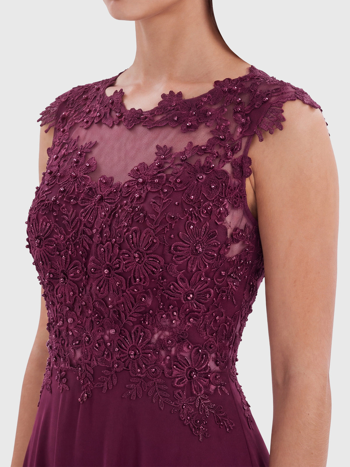 APART Abendkleid mit floraler Spitze und fließendem Rock | weinrot